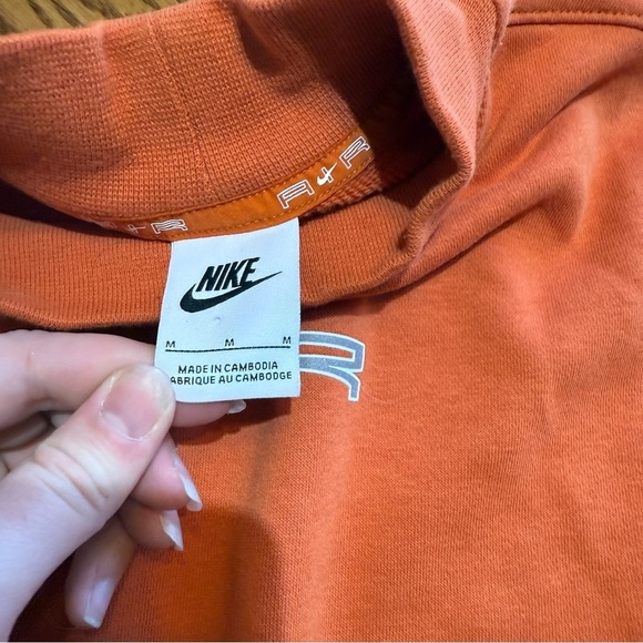 Nike Air Cropped Crew Neck Size Medium - Picture 2 of 3